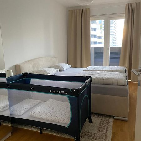 2 Bedroom Apartment Next To Metro U1 And Garage Parking Wien Eksteriør bilde