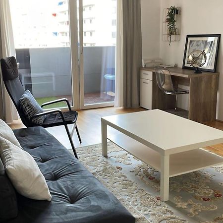 2 Bedroom Apartment Next To Metro U1 And Garage Parking Wien Eksteriør bilde