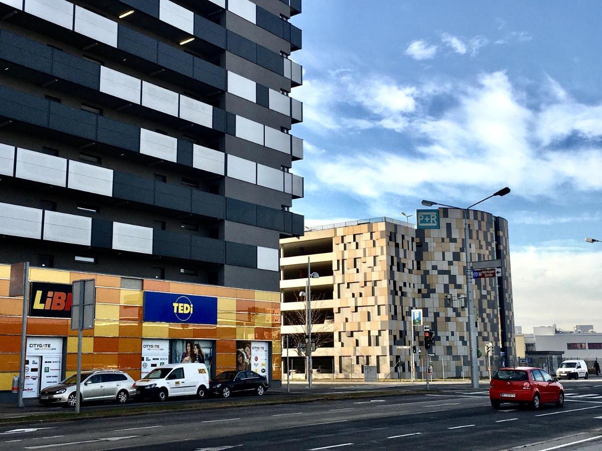 2 Bedroom Apartment Next To Metro U1 And Garage Parking Wien Eksteriør bilde